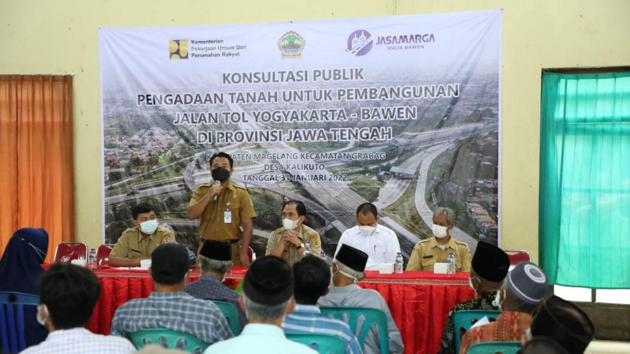 Ilustrasi suasana konsultasi publik pengadaan tanah untuk pembangunan jalan tol jogja-bawen