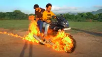 Indian Hacker yang mengcosplay Ghost Rider (youtube.com/MR. INDIAN HACKER)