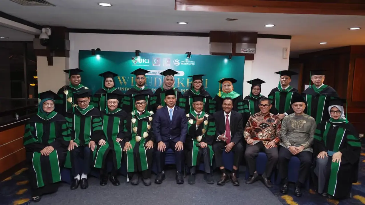 Universitas Insan Cita Indonesia (UICI) menyelenggarakan wisuda di Auditorium Badan Kependudukan dan Keluarga Berencana Nasional (BKKBN).