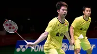 Ganda putra Indonesia, Kevin Sanjaya dan Marcus Gideon, berhasil mengalahkan ganda Jepang, Takuto Iniue dan Yuki Kaneko pada final Japan Open di Tokyo, Minggu (24/9/2017). Kevin/Marcus menang 21-12 dan 21-15 atas Iniue/Kaneko. (AFP/Toru Yamanaka)