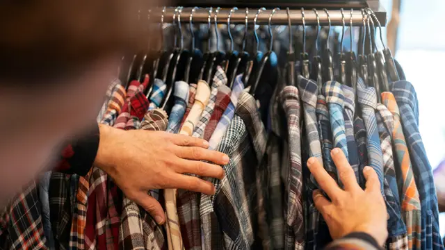 Ingin Membuka Bisnis Thrift Shop? Pelajari Dulu Plus Minusnya! (Foto dok : Freepik/freepik)