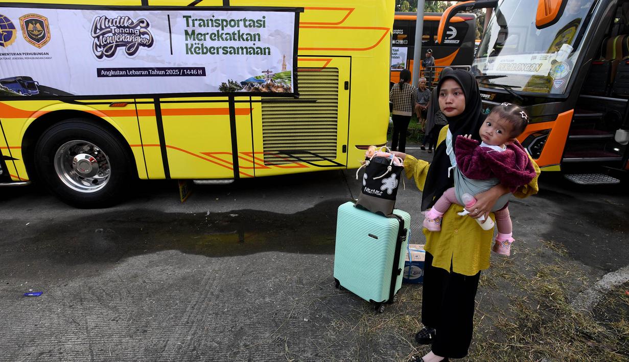 Kementerian Perhubungan hari ini, Kamis (27/3/2025), memberangkatkan sekitar 1.500 peserta mudik gratis Lebaran 2025. (merdeka.com/Arie Basuki)