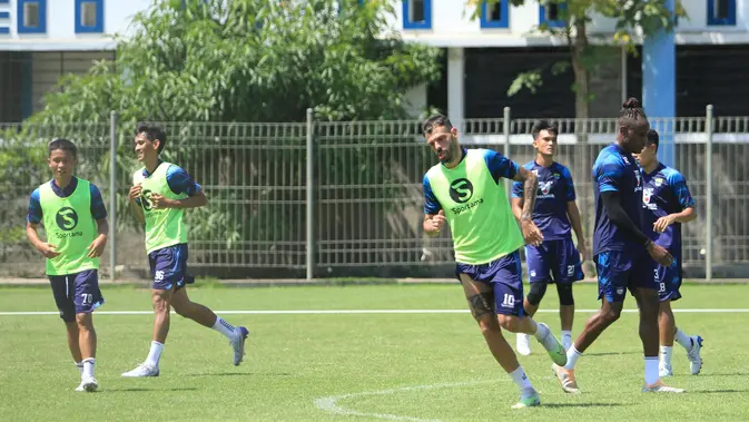 Terkesan di Kota Kembang, Playmaker Asing Persib Boyong Keluarga ke Bandung