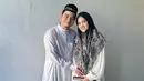Dalam momen tasyakuran empat bulanan kehamilan sang istri, Alvin Faiz menggelar pengajian di kediamannya. Dalam caption unggahan, mantan suami Larissa Chou itu memohon doa agar Allah selalu menjaga dan melancarkan kehamilan sang istri sampai melahirkan nanti. (Liputan6.com/IG/@alvin_411)