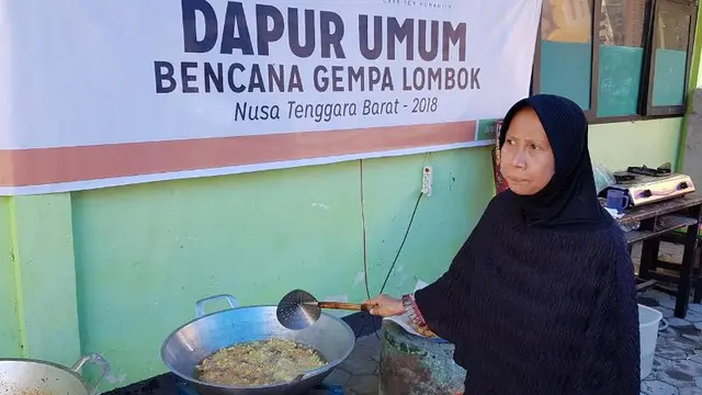 Masih Takut Tinggal di Rumah, Warga Lombok Alami Kelangkaan Terpal