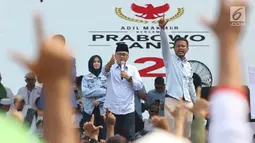Ketua Umum PAN Zulkifli Hasan saat kampanye terbuka Capres nomor urut 02, Prabowo Subianto di area Stadion Pakansari Kab Bogor, Jumat (29/3). Kampanye terbuka itu dihadiri tokoh partai politik yang tergabung dalam Koalisi Indonesia Adil Makmur. (Liputan6.com/Helmi Fithriansyah)