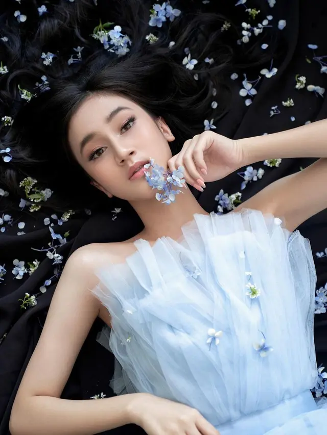 Biasa Tampil Natural, Ini 6 Potret Keisya Levronka dengan Makeup Tebal