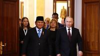 Presiden Republik Indonesia Prabowo Subianto dan Presiden Federasi Rusia Vladimir Putin di Istana Kremlin, Moskow, Senin (13/4) (Istimewa)
