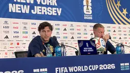 Victor Lindelof dan pelatih Timnas Swedia, Graham Potter, menghadiri konferensi pers resmi jelang laga Prancis melawan Swedia pada babak 32 besar Piala Dunia 2026 di New York New Jersey, Amerika Serikat, Senin (29/6/2026). Keduanya menyampaikan kesiapan Swedia saat menjawab pertanyaan awak media. (KLY Sports/Hery Kurniawan)
