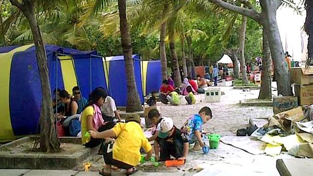 Malam Tahun Baru Hujan Pantai Ancol Penuh Tenda News