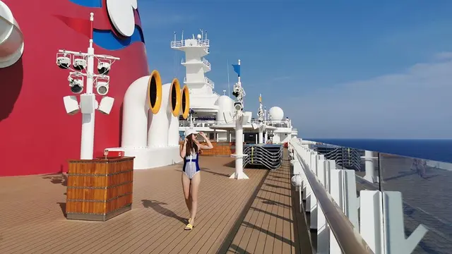 5 Momen Liburan Nia Ramadhani Naik Kapal Pesiar Mewah