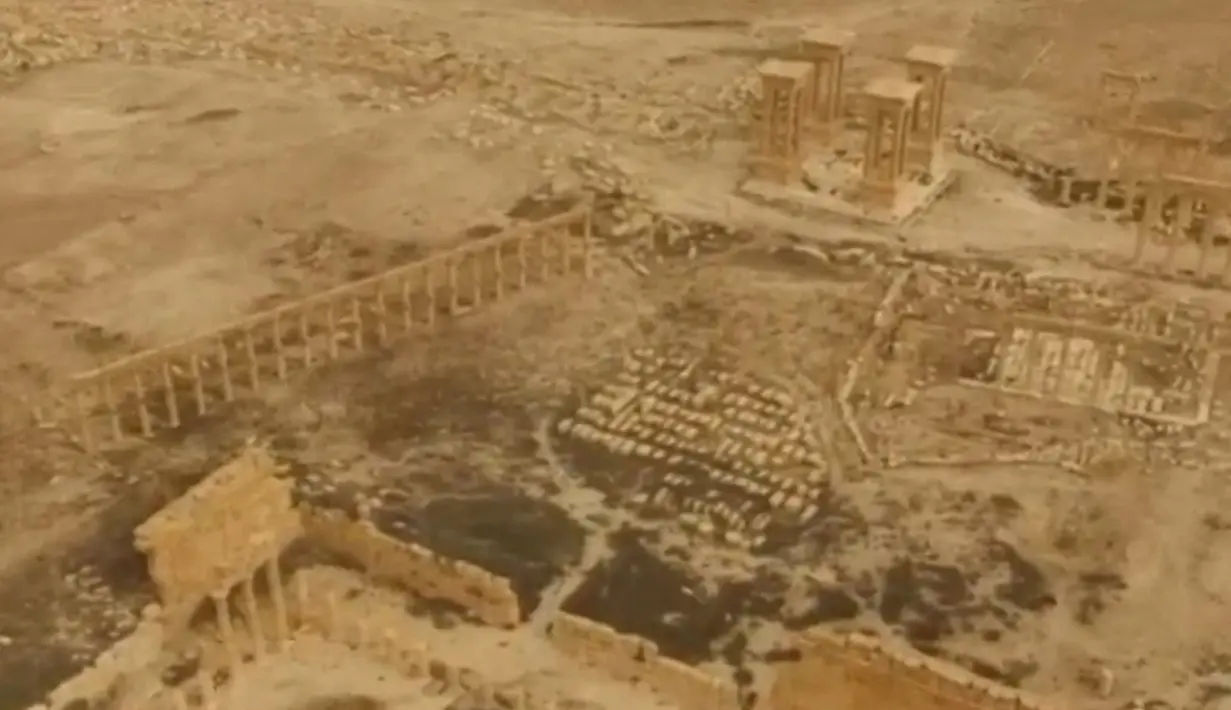 Pantauan udara dari kota bersejarah Palmyra di Homs Governorate, Suriah, 28 Maret 2016. Konflik yang terjadi di Suriah saat ini membuat beberapa situs bersejarah di kota itu banyak yang rusak dan hancur. (REUTERS / Rossiya 24)