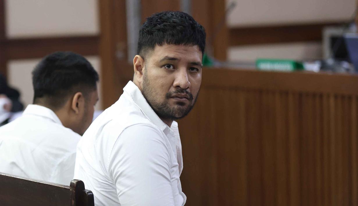 Pesohor, Muhammad Ammar Akbar alias Ammar Zoni, saat mengikuti sidang lanjutan terkait kasus peredaran narkotika di lingkungan Rutan Salemba, Pengadilan Negeri Jakarta Pusat, Kamis (12/3/2026). (Kapanlagi.com/Budy Santoso)