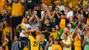 Pemain Timnas Australia, Sam Kerr melakukan selebrasi setelah menang atas Prancis pada babak adu penalti saat perempat final Piala Dunia Wanita 2023 di Brisbane Stadium, Brisbane, 12 Agustus 2023. (AFP/Patrick Hamilton)