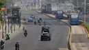 Kondisi lalu lintas di Jalan MH Thamrin, Jakarta, Rabu (2/10/2019). Jalan MH Thamrin yang biasanya ramai beberapa hari terakhir terpantau lengang. (Liputan6.com/Faizal Fanani)