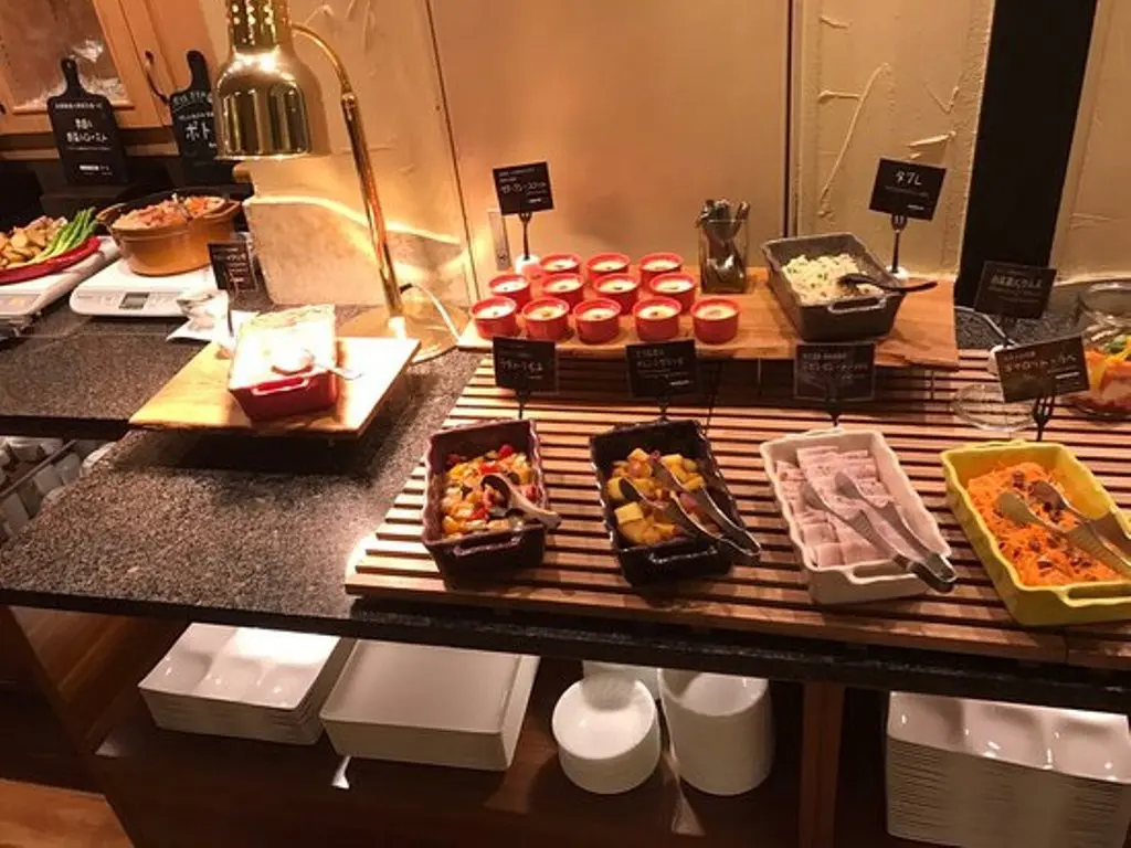 All you can eat traditional japanese breakfast buffet di Hotel Piena, Kobe, Jepang. (Sumber Foto: tripadvisor.com)