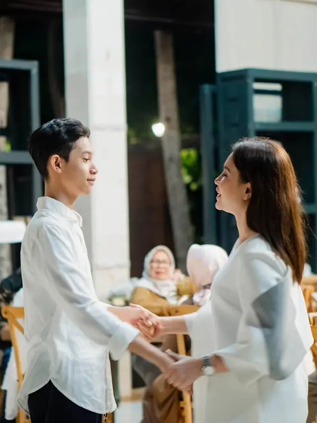 Rossa dan anaknya. (Foto: Dok. Instagram @itsrossa910)