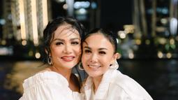 Krisdayanti dan Yuni Shara jadi sorotan saat pamer wajah 'awet muda' di ulang tahun Aurel Hermansyah yang ke-24 pada Minggu, 10 Juli 2022 kemarin. (FOTO: instagram.com/yunishara36/)