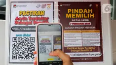 Warga mengantre untuk mengurus pindah lokasi memilih di kantor Komisi Pemilihan Umum (KPU) Jakarta Selatan, Rabu, (7/2/2024). (Liputan6.com/Herman Zakharia)