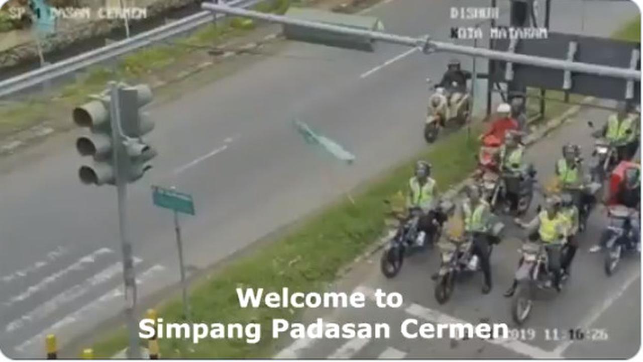 Polisi Tidak Menegur, Video Pengendara Langgar Aturan saat Berhenti di Lalu Lintas Ini Viral