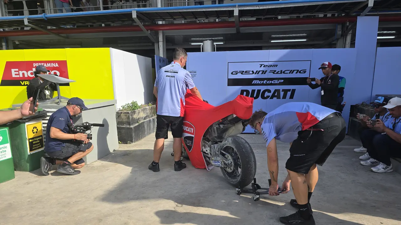 Motor Marc Marquez terbakar di MotoGP Mandalika 2024