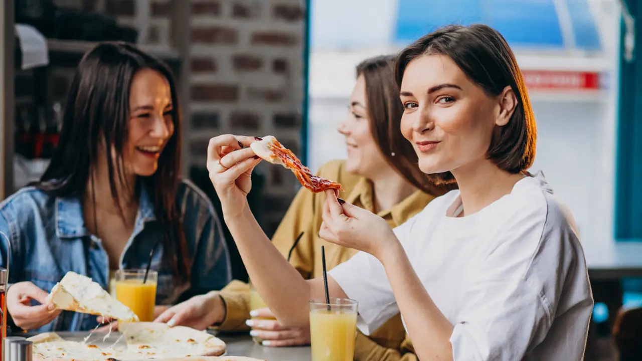 Tips Menjaga Berat Badan Tetap Stabil Meski Sering Makan di Luar