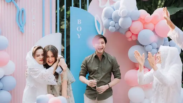 Kevin Aprilio dan Vicy Melanie jalani gender reveal (Instagram/vicymelanie)