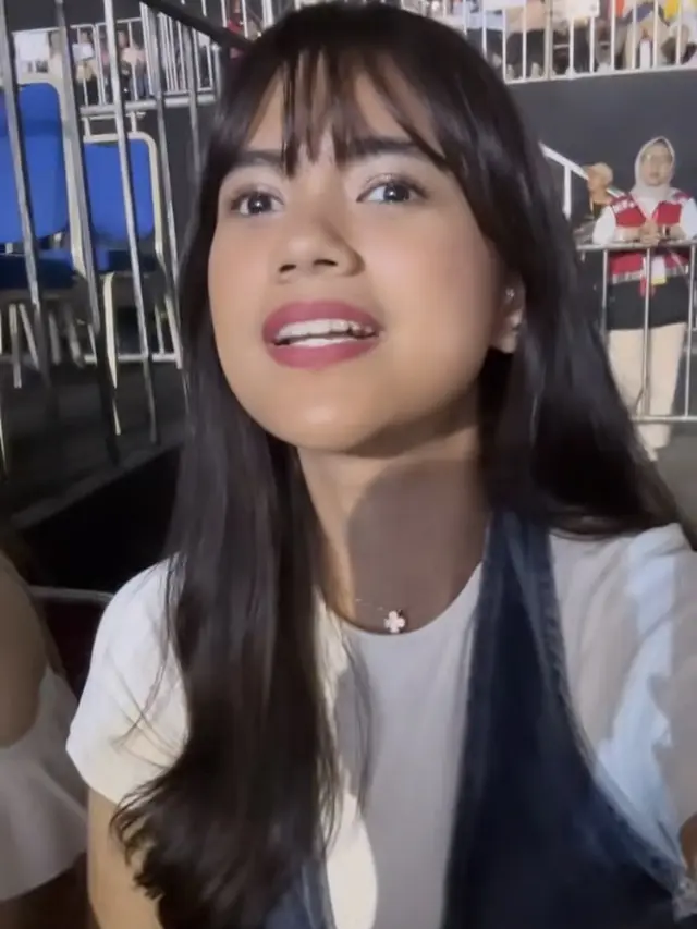 Audi Marissa Nonton Konser IU. [@audimarissa]