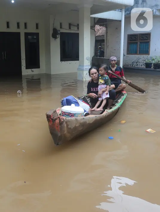 BPBD DKI Jakarta telah mengeluarkan imbauan kepada masyarakat agar tetap berhati-hati dan waspada terhadap potensi genangan. (merdeka.com/Arie Basuki)
