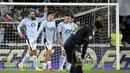 Celta Vigo membalas lewat Borja Iglesias pada menit ke-25. Tampak dalam foto, penyerang Celta Vigo asal Spanyol, Borja Iglesias (kiri), merayakan golnya pada pertandingan pekan ke-27 La Liga 2025/2026 melawan Real Madrid di Estadio Abanca-Balaidos pada Jumat 6 Maret 2026 waktu setempat atau Sabtu 7 Maret 2026 dini hari WIB. (Miguel RIOPA/AFP)