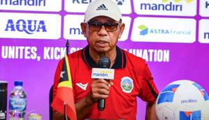 Pelatih Timnas Timor Leste U-17, Emral Abus mengikuti sesi konferensi pers jelang bergulirnya Piala AFF U-17 2026 di Movenpick Hotel Surabaya, Sabtu (11/4/2026). (Dok. AFF)