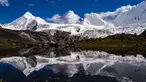 Pemandangan Gunung Sapukonglagabo di Wilayah Biru di Nagqu, Daerah Otonom Tibet, China barat daya (11/10/2020). Dengan membaiknya kondisi transportasi, semakin banyak wisatawan yang dapat mengakses Gunung Sapukonglagabo untuk menikmati pemandangan. (Xinhua/Purbu Zhaxi)