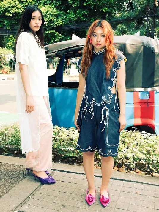 Dengan inspirasi dari era Regency, koleksi eksklusif ini memberikan penghormatan kepada
keanggunan dan keindahan masa lalu, bertindak sebagai titik pertemuan pemerintahan tertinggi
feminitas dan detail halus, menggabungkan pita khas Studio Jeje dan sulaman.  [Dok/Studio Jeje].