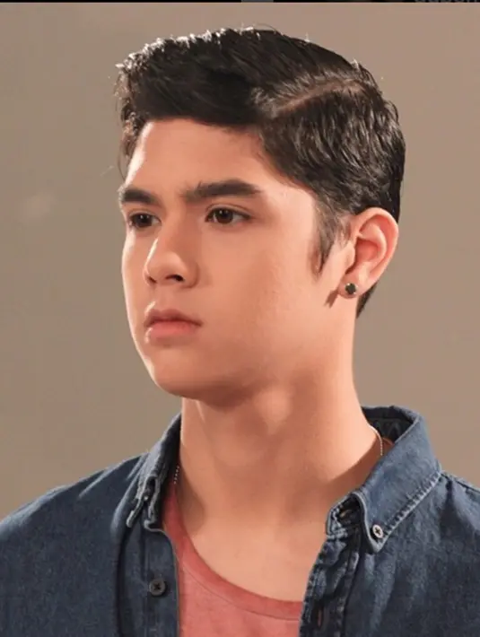 Al  memang menuai banyak popularitas, wajah tampannya membuat kaum wanita terpesona oleh pria kelahiran 1 September 1997. ( via instagram@alghazali7/Bintang.com )