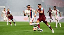 Sebelumnya, The Hammers hanya mampu memetik hasil imbang di London pada leg pertama. Namun, kali ini mereka mampu memberikan kejutan dengan mengalahkan Lyon dengan skor 3-0. (AFP/Jeff Pachoud)