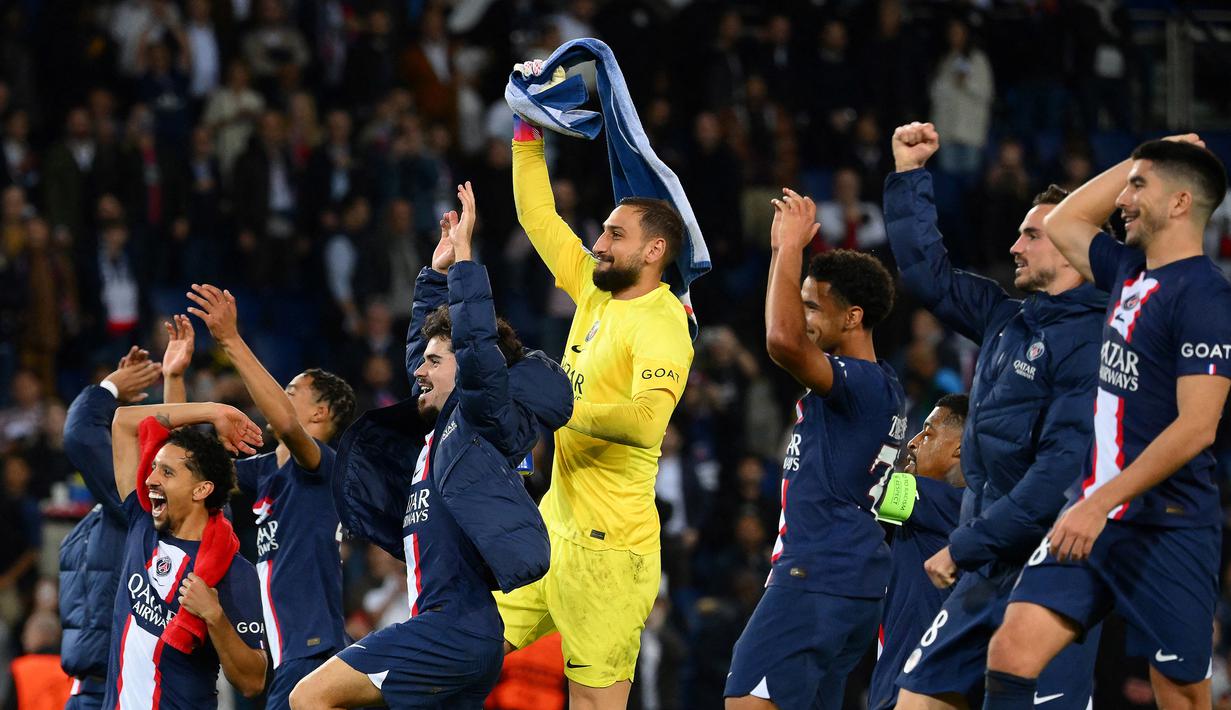 Dengan hasil ini PSG dipastikan lolos ke babak 16 Besar bersama Benfica. Dengan menyisaakn satu laga, keduanya sama-sama mengoleksi 11 poin, namun PSG unggul dalam selsih gol dibanding Benfica. Hasil di laga pamungkas akan menjadi penentuan keduanya untuk memperebutkan posisi juara Grup H. (AFP/Anne-Christine Poujoulat)