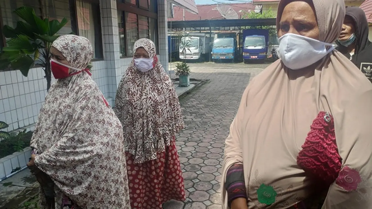 Sejumlah penghuni panti jompo melapor ke Dinas Sosial Riau mengadukan perlakuan tidak layak.
