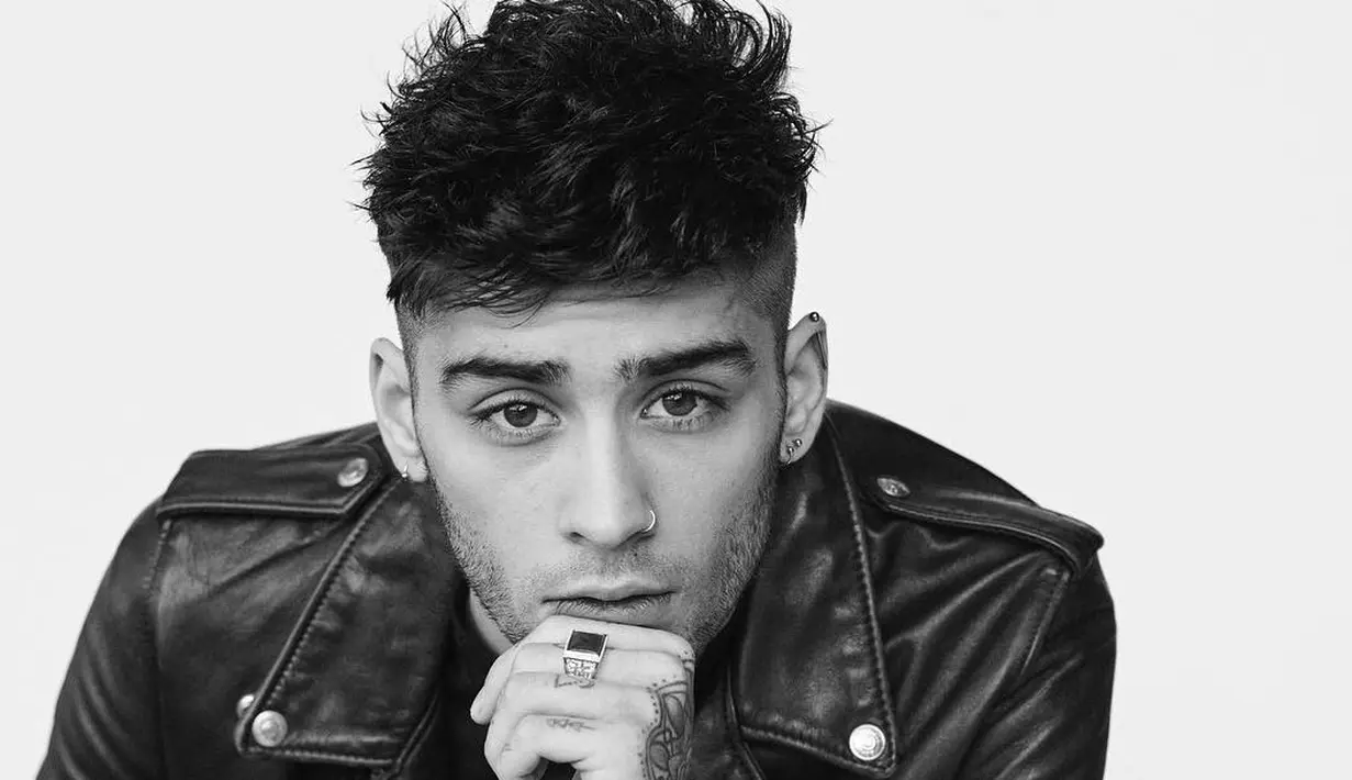 Kabar terbaru, bukan lagi soal putusnya mere berdua, namun lebih kepada kehidupan pribadi Zayn. Diberitakan bahwa kini ia telah ditinggal oleh sang manajer. Dan penyebabnya adalah karena kepribadian Zayn. (Instagram/zaynmalik)