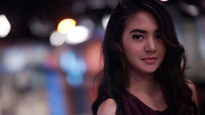 Aurelie Moeremans Kenakan Gaun Seksi, Warganet Salah Fokus - ShowBiz