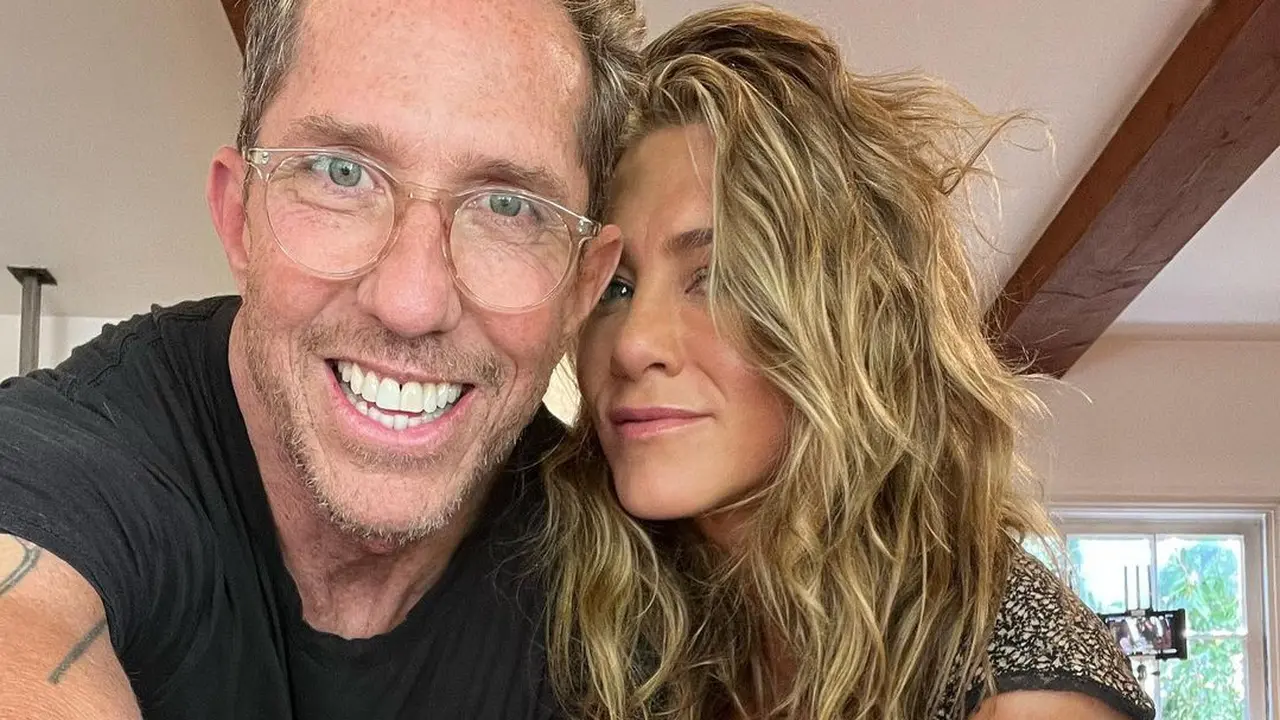 Jennifer Aniston dalam dress "Friends" yang sangat disukainya