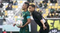 Pelatih Persebaya Surabaya, Paul Munster. (Bola.com/Aditya Wany)