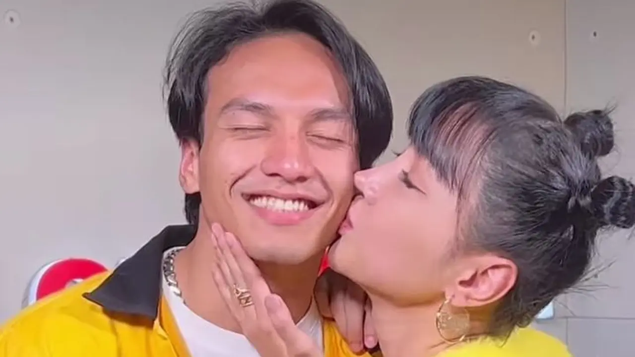 [Fimela] Netizen Sebut Ini Muhrim, Begini 6 Potret Mesra Lucinta Luna dan Jefri Nichol
