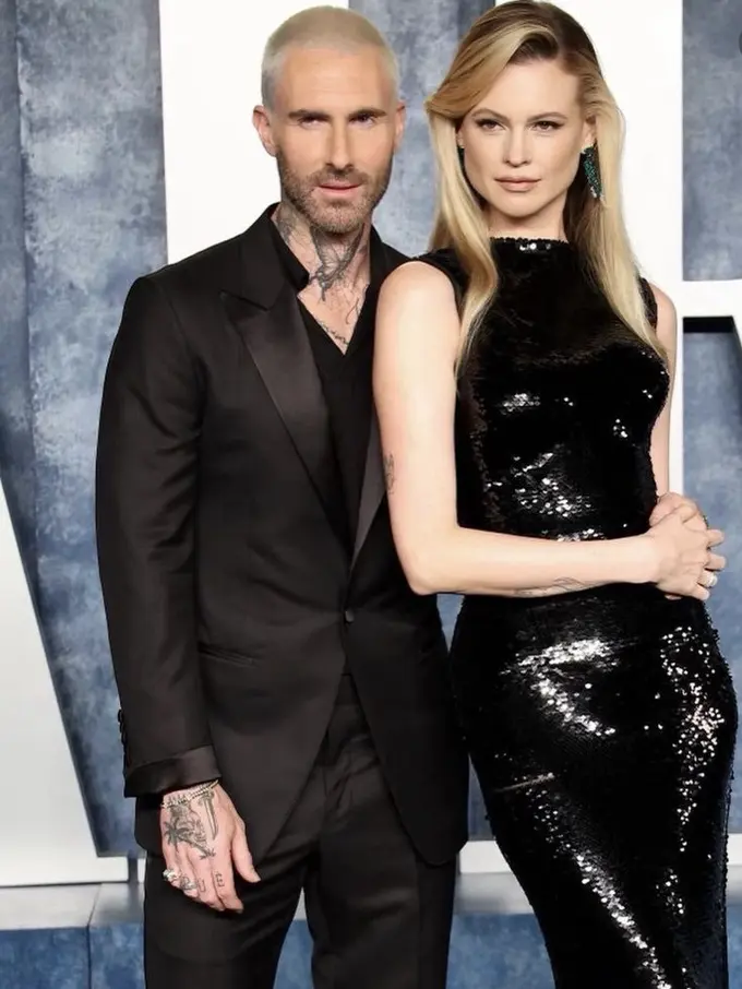 Tampilan serba hitam Adam Levine dan Behati Prinsloo di After Party Oscar 2023, credit: Instagram/(@behatiprinsloo)