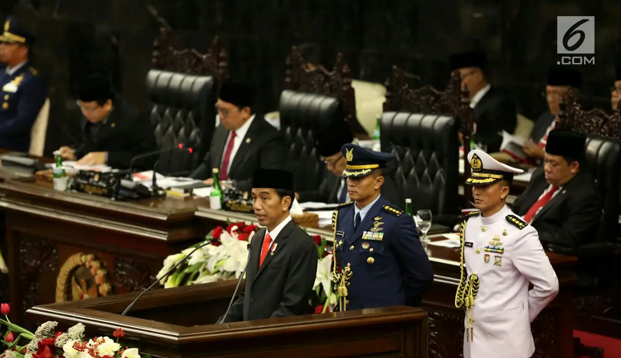 Presiden Joko Widodo (Jokowi) menyampaikan Pidato Kenegaraan, Nota Keuangan dan Rancangan Anggaran Pendapatan Belanja Negara (RAPBN) 2018 di Gedung Parlemen, Jakarta (16/8). (Liputan6.com/Johan Tallo)