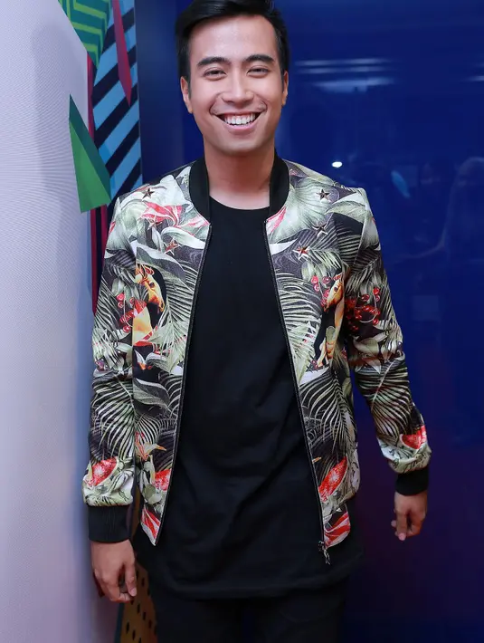Tidak ada kesulitan yang berarti bagi Vidi, namun pelantun lagu 'Membiasakan Cinta' itu tak segan-segan untuk mengkritik demi karir sang adik. (Galih W. Satria/Bintang.com)