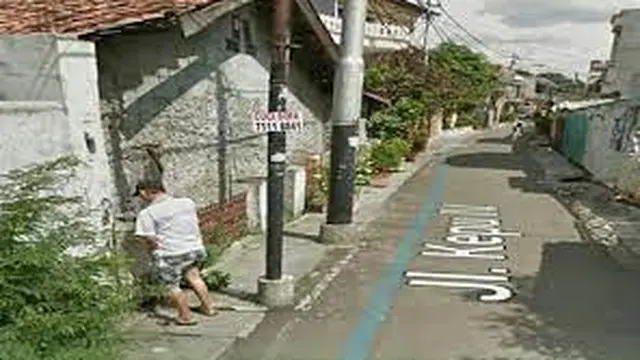 6 Momen Kocak Tak Terduga yang Tertangkap Google Street View, Absurd Banget
