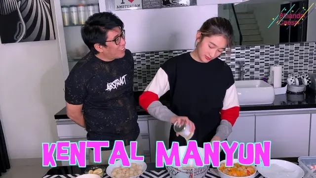 7 Momen Kompak Parto Patrio dan Amanda Caesa Bikin Salad Buah