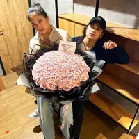 Jalinan asmara Bastian Steel dan Sitha Marino sudah berjalan selama 3 tahun. Hingga kini hubungan asmara mereka tetap langgeng. [Foto: instagram.com/bastiansteel/sithamarino]