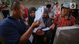 Keempat TPS tersebut adalah TPS 01, TPS 02, TPS 05, dan TPS 06 yang berada di Kelurahan Larangan Utara, Kecamatan Larangan, Kota Tangerang. (Liputan6.com/Angga Yuniar)