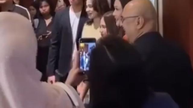 6 Potret Syifa Hadju Bertemu Maia Estianty di Gala Premiere Film Dokumenter Rossa